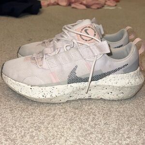 NIKE women’s pink running shoes